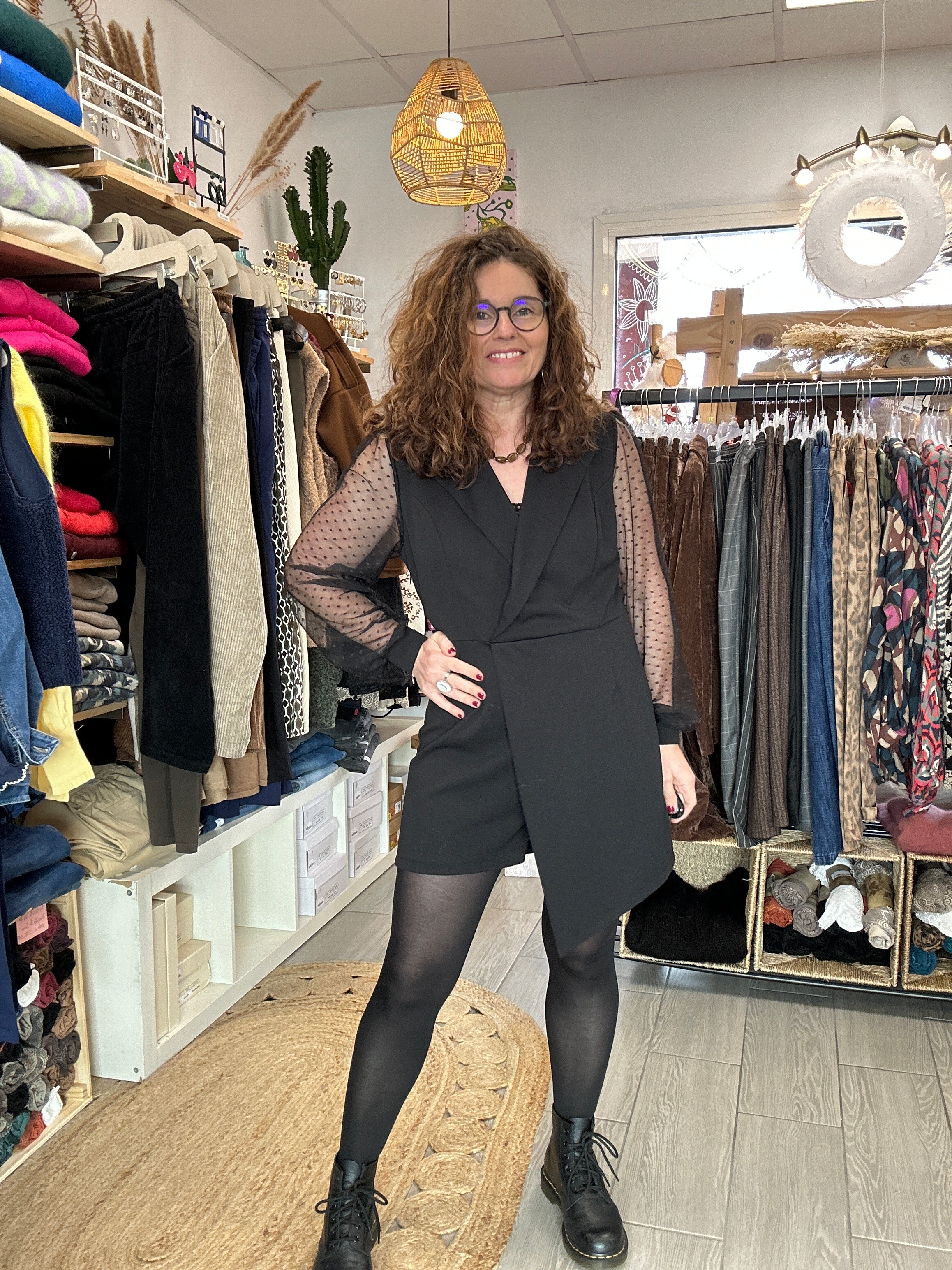 combi short taille unique manche plumetis trés elgante et conforble fermetur eclair sur le coté