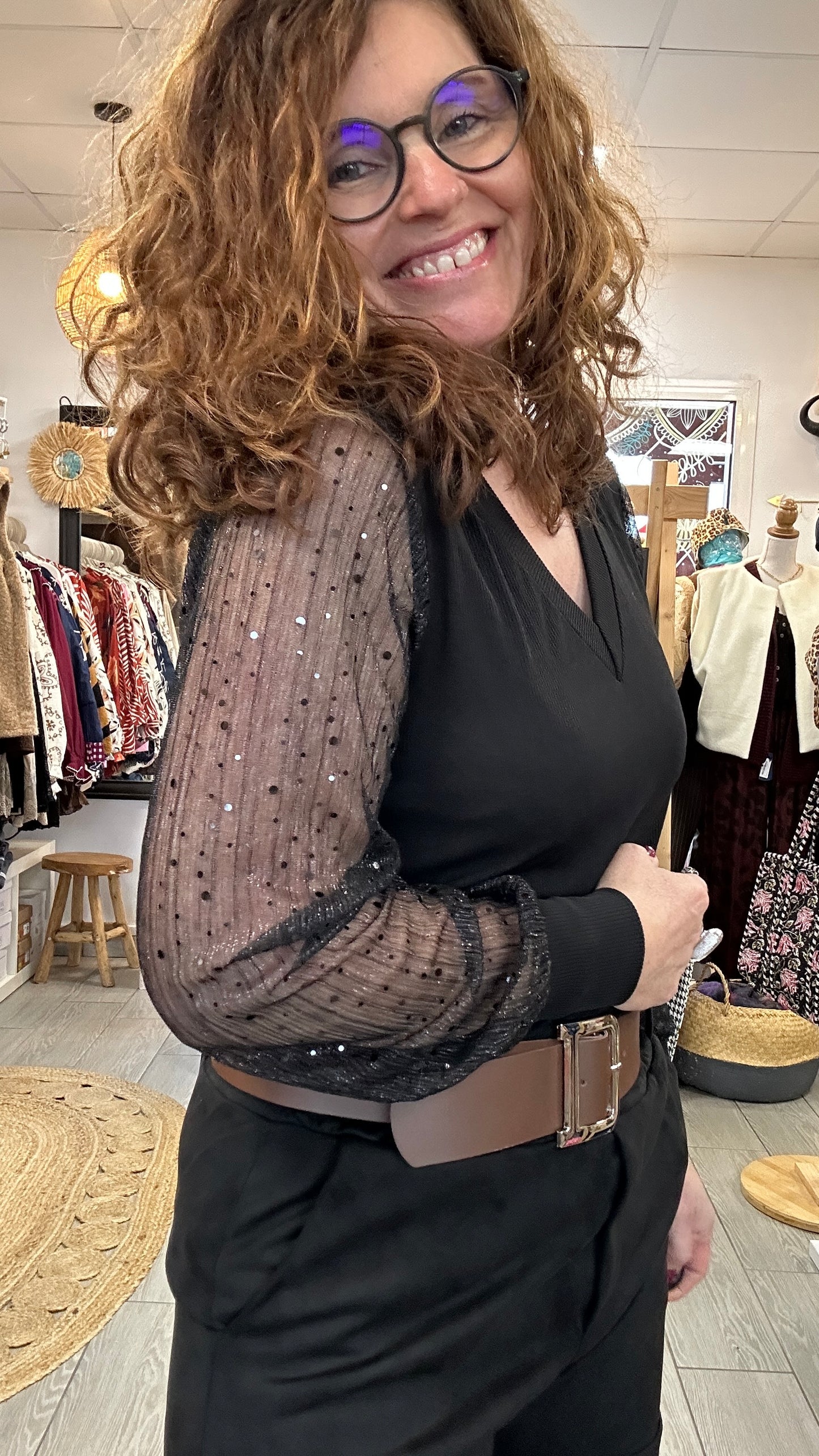 ✨ Top Soraya – Élégance & manches pailletées