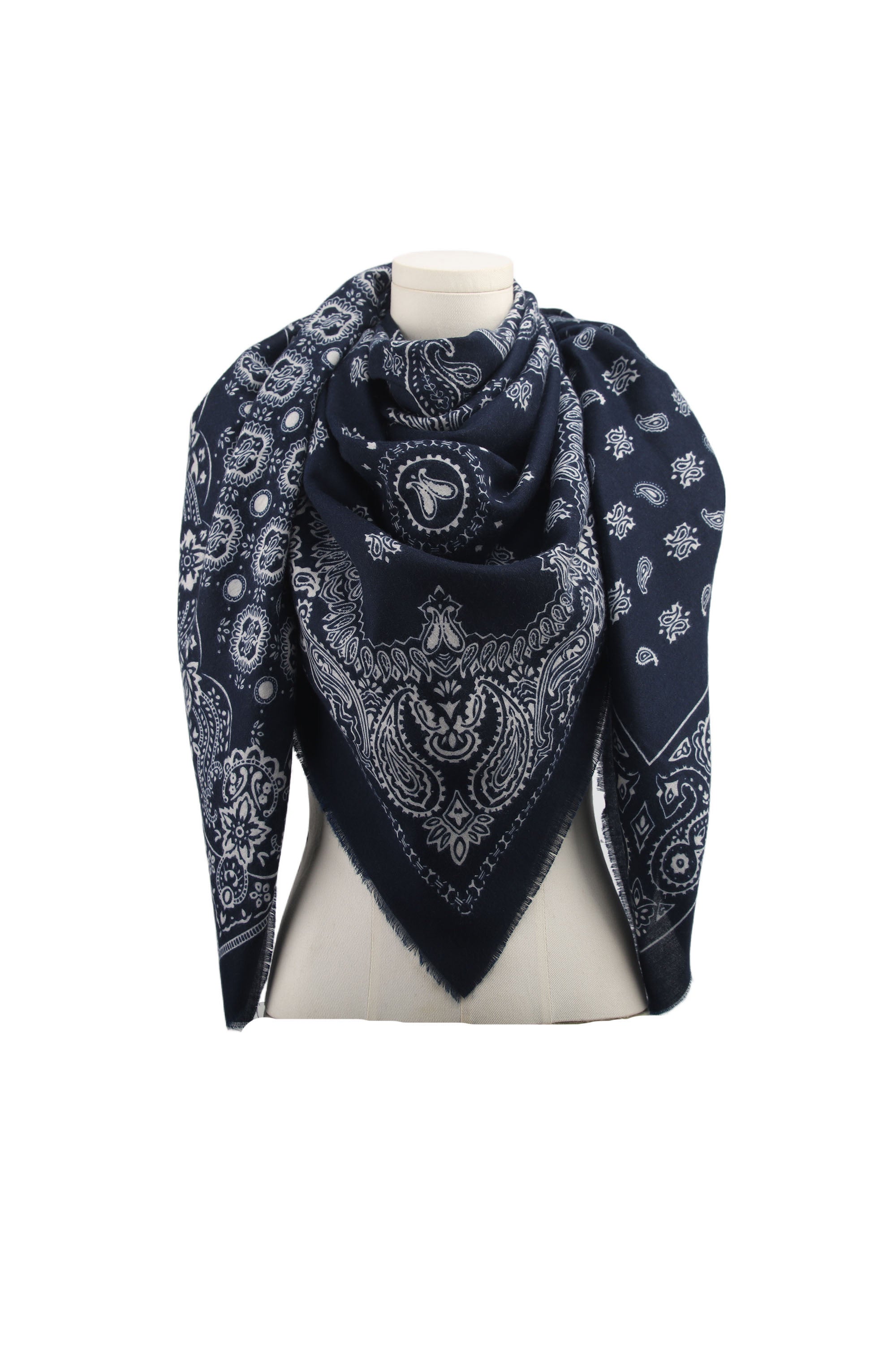 🧣 Foulard carré à imprimé bandana – Douceur & Style assuré