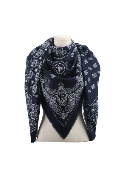 🧣 Foulard carré à imprimé bandana – Douceur & Style assuré