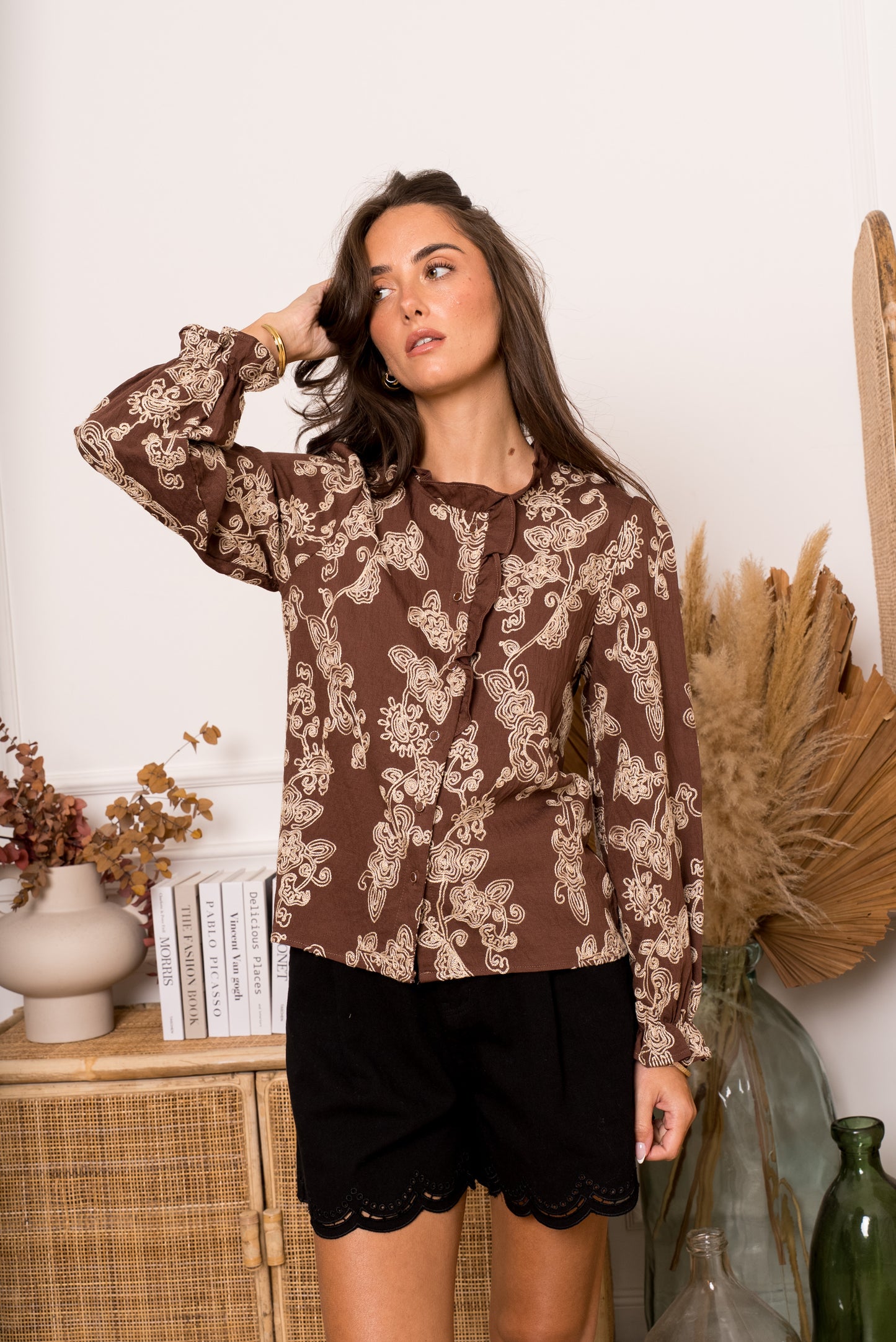🌿 Blouse brodée Naïla chocolat et crème – Féminine, douce et fluide