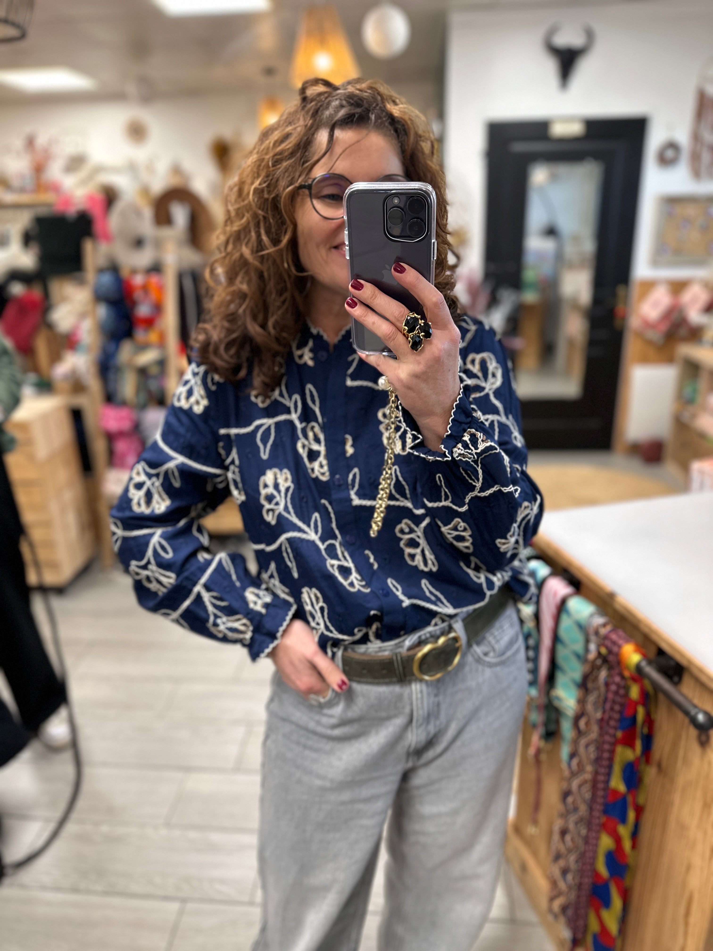 💙 Chemise Lisa – Bleu marine & broderies crème