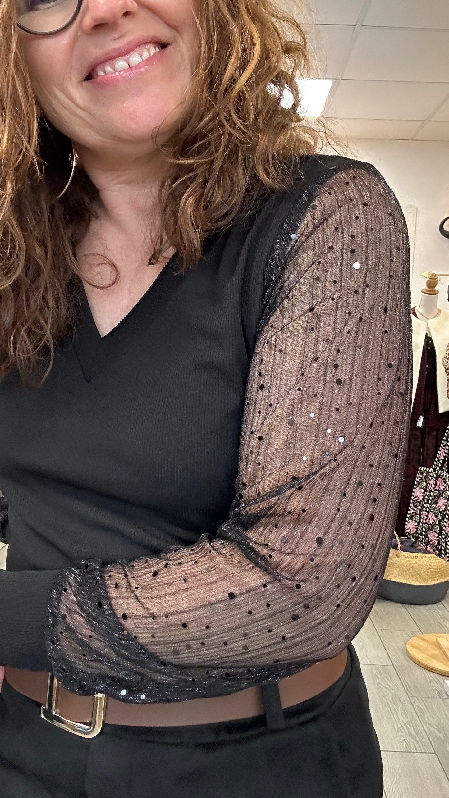 ✨ Top Soraya – Élégance & manches pailletées