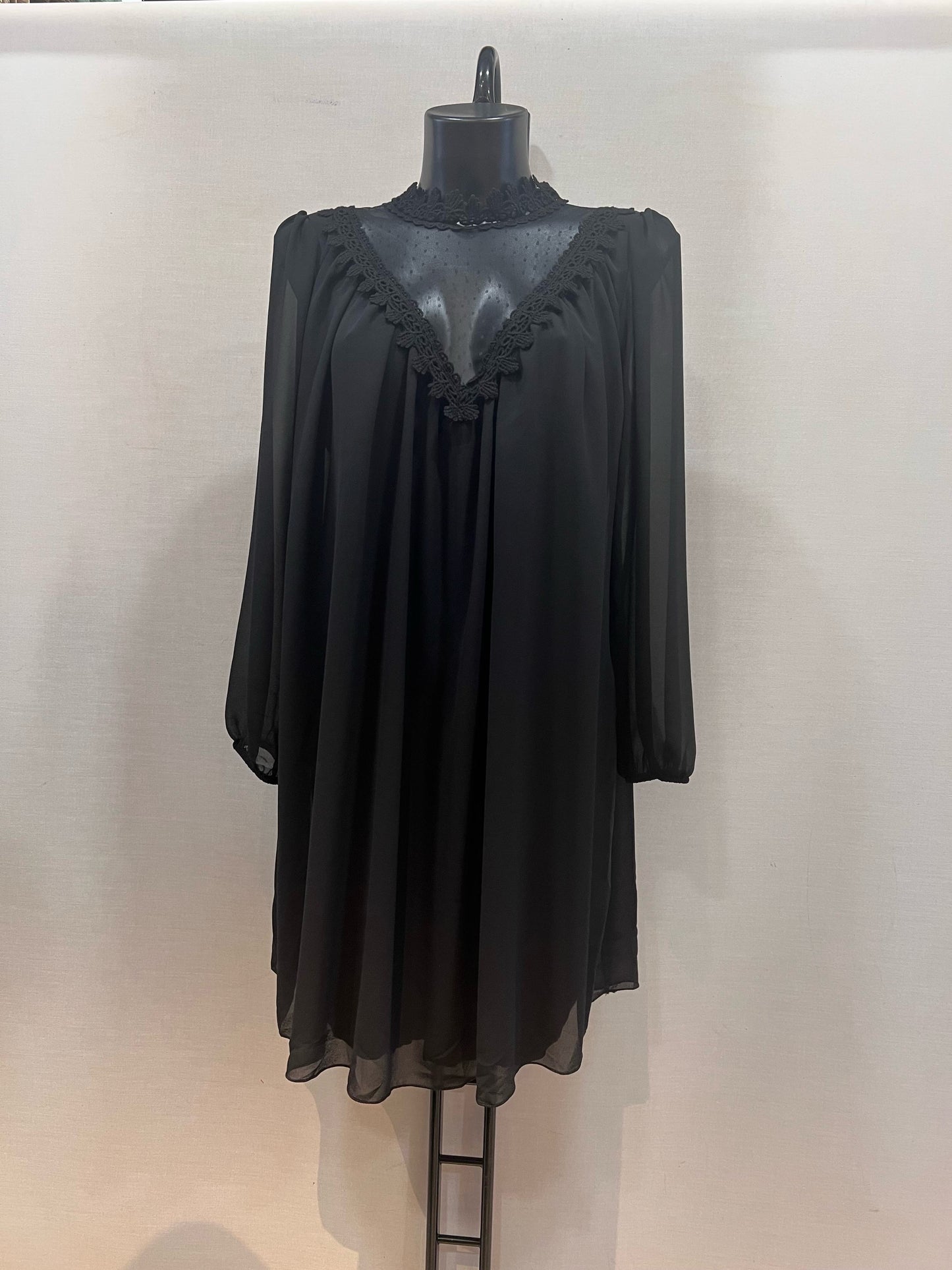 🖤 Robe Maina – Élégance noire et fluide