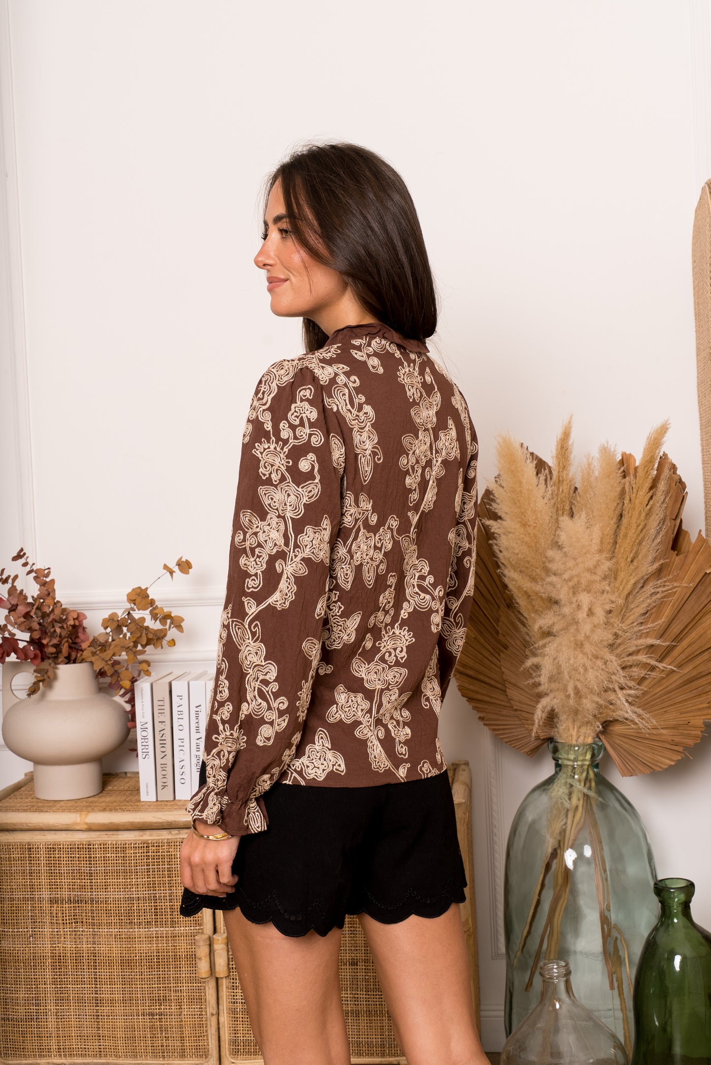 🌿 Blouse brodée Naïla chocolat et crème – Féminine, douce et fluide