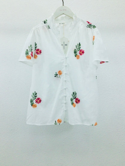 🌸 Blouse Iria — Un souffle de fraîcheur brodée