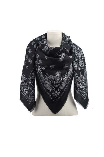 🧣 Foulard carré à imprimé bandana – Douceur & Style assuré