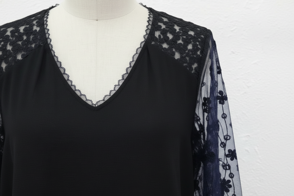 🖤Blouse grande taille Élina – Noire avec manches dentelle