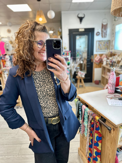 Blazer femme effet froissé bleu marine à manches retroussées, coupe fluide chic - Abana 64480