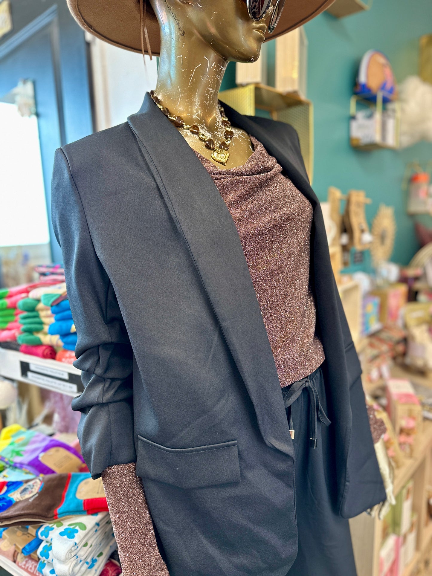 Blazer fluide effet froissé femme, disponible en noir - Abana 64990