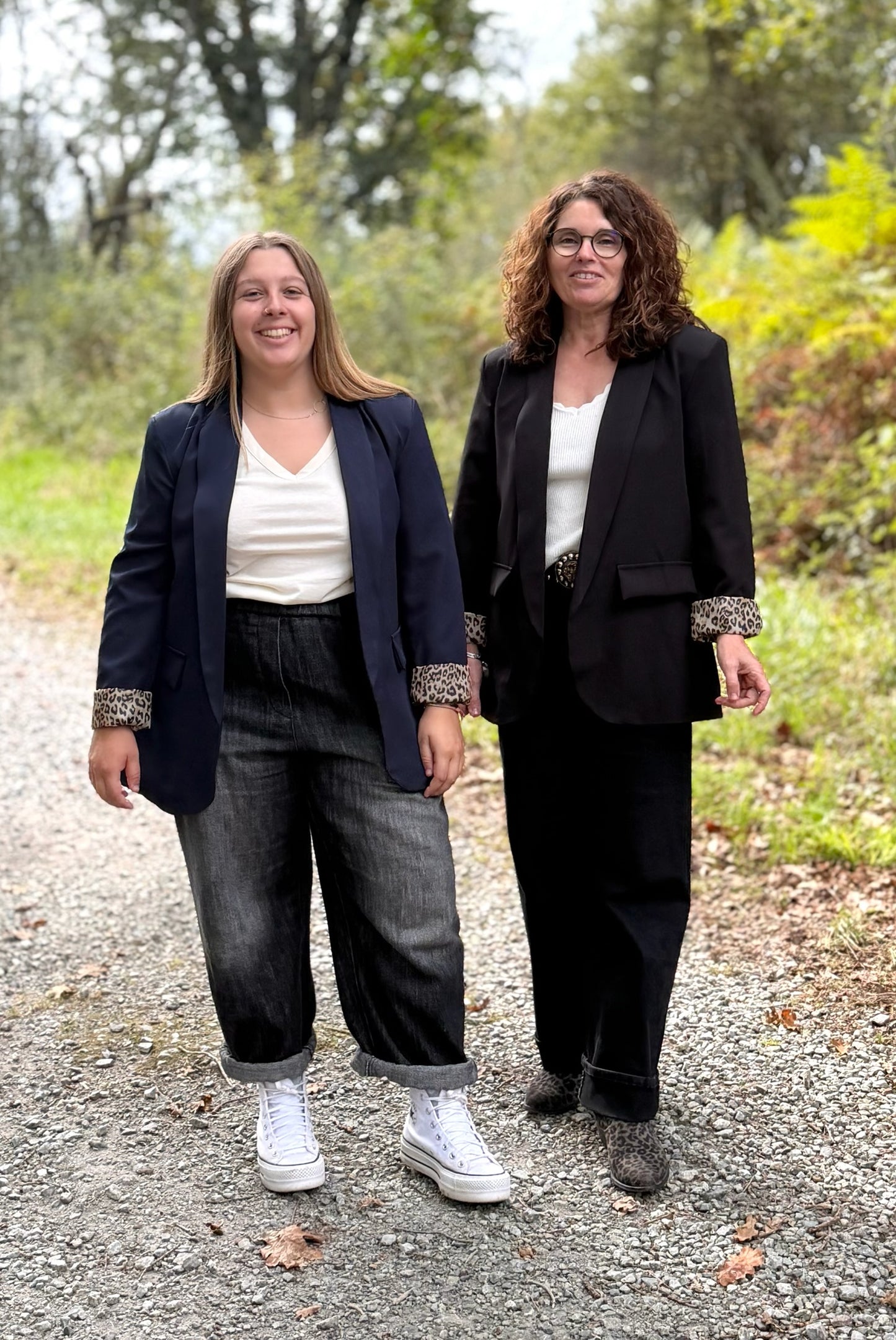 Blazer bleu marine et noir  élégant avec manches retroussées motif léopard - Abana Boutique 64250