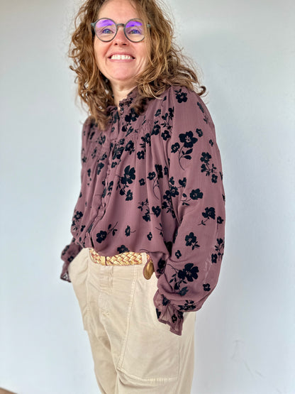 Blouse bohème chic chocolat à fleurs noires, idéale automne hiver - Abana 64250