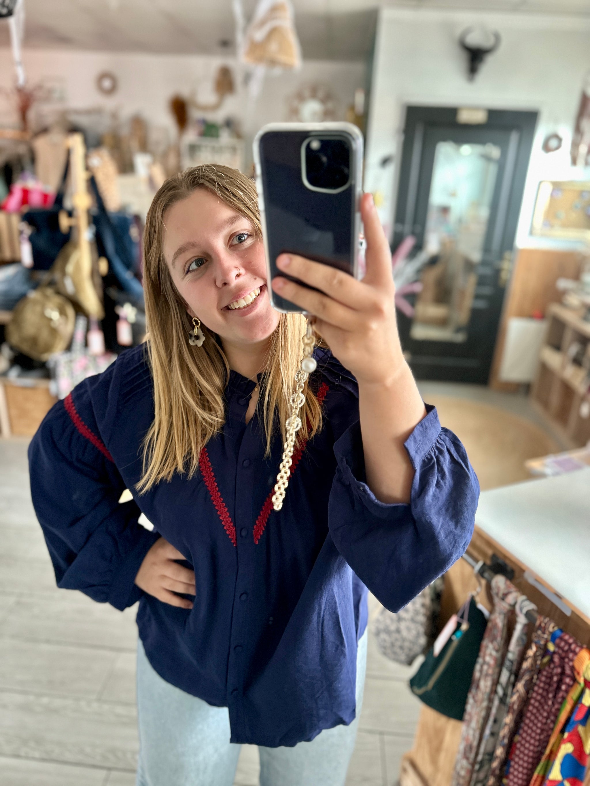 blouse bleu marine femme avec broderies rouges sur les épaules - abana 64480