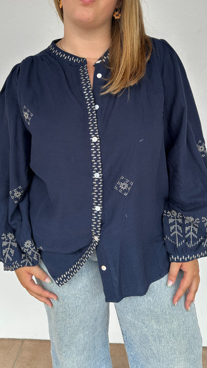 Chemise bohème Anaïs en coton bleu marine à motifs brodés – Abana 64310