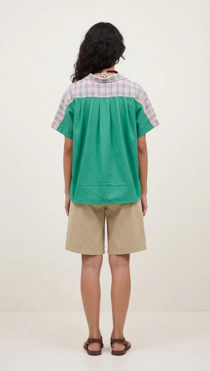 dos de la blouse oversize avelon verte a carreau et broderie adpré paris orfeo paris pau tarbes lourdes