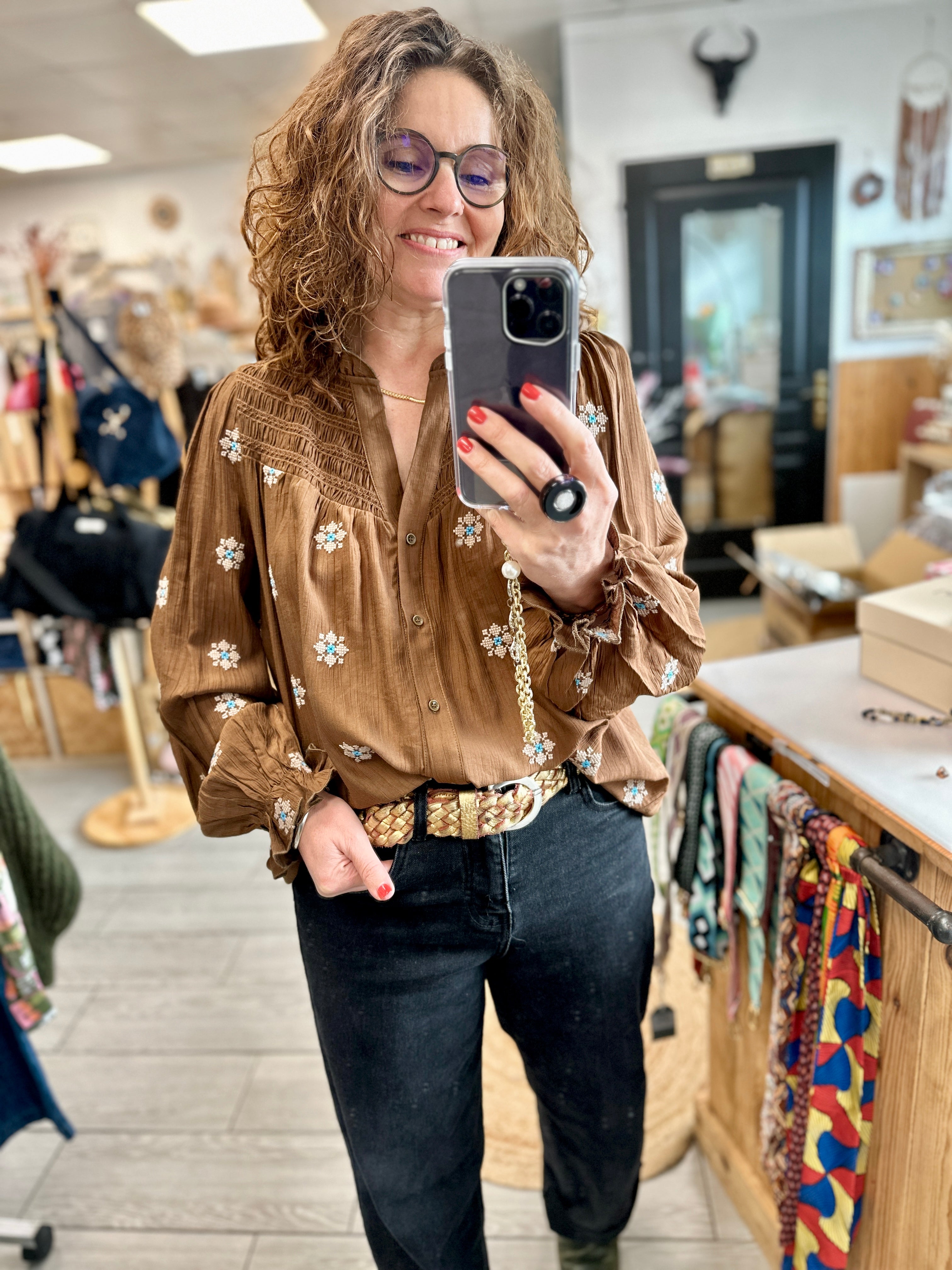 Blouse ample couleur chocolat avec manches bouffantes et imprimés - Abana 64310