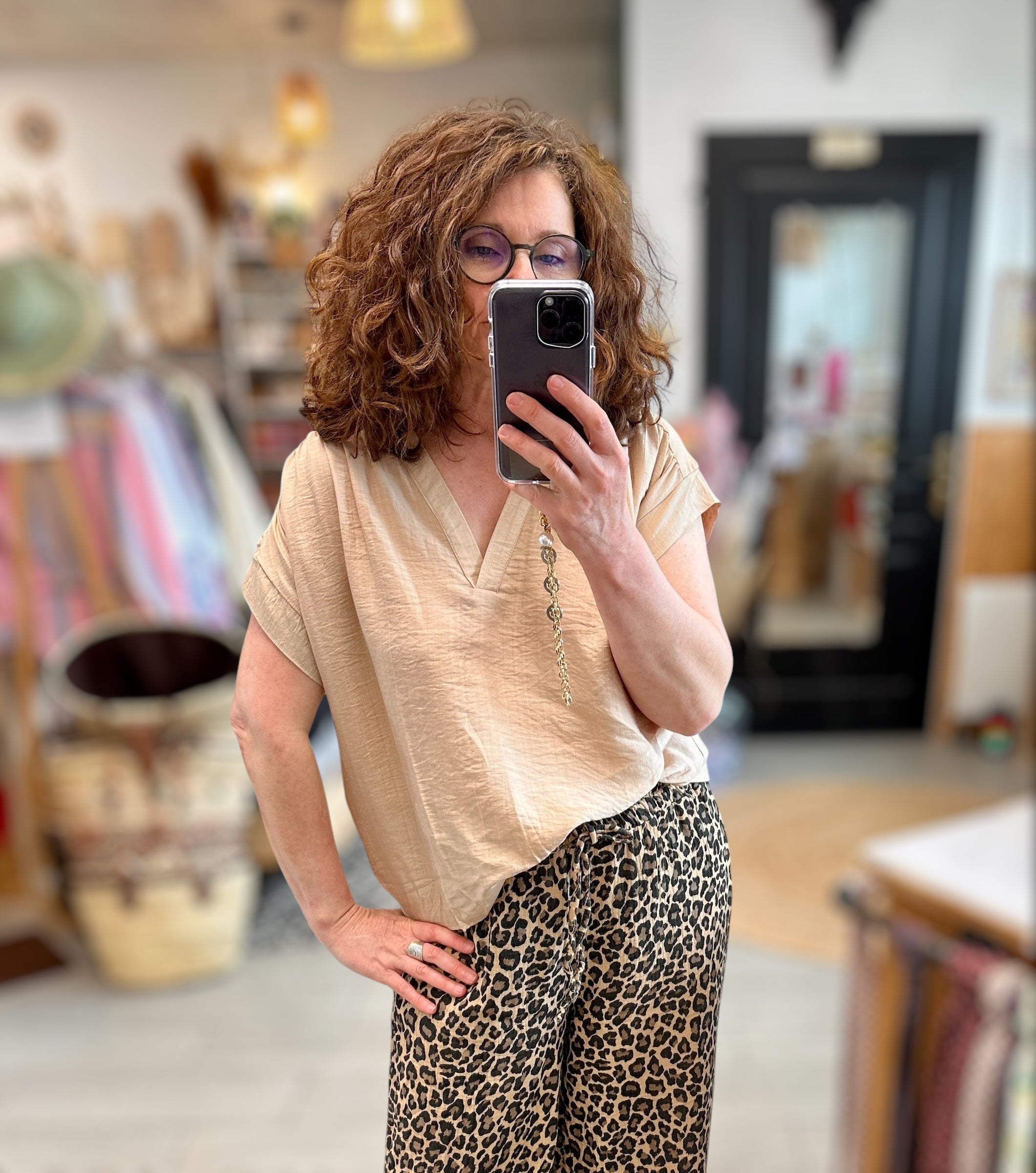 blouse fluide ample petite manche col v couleur caramel 64480 cambo espelette