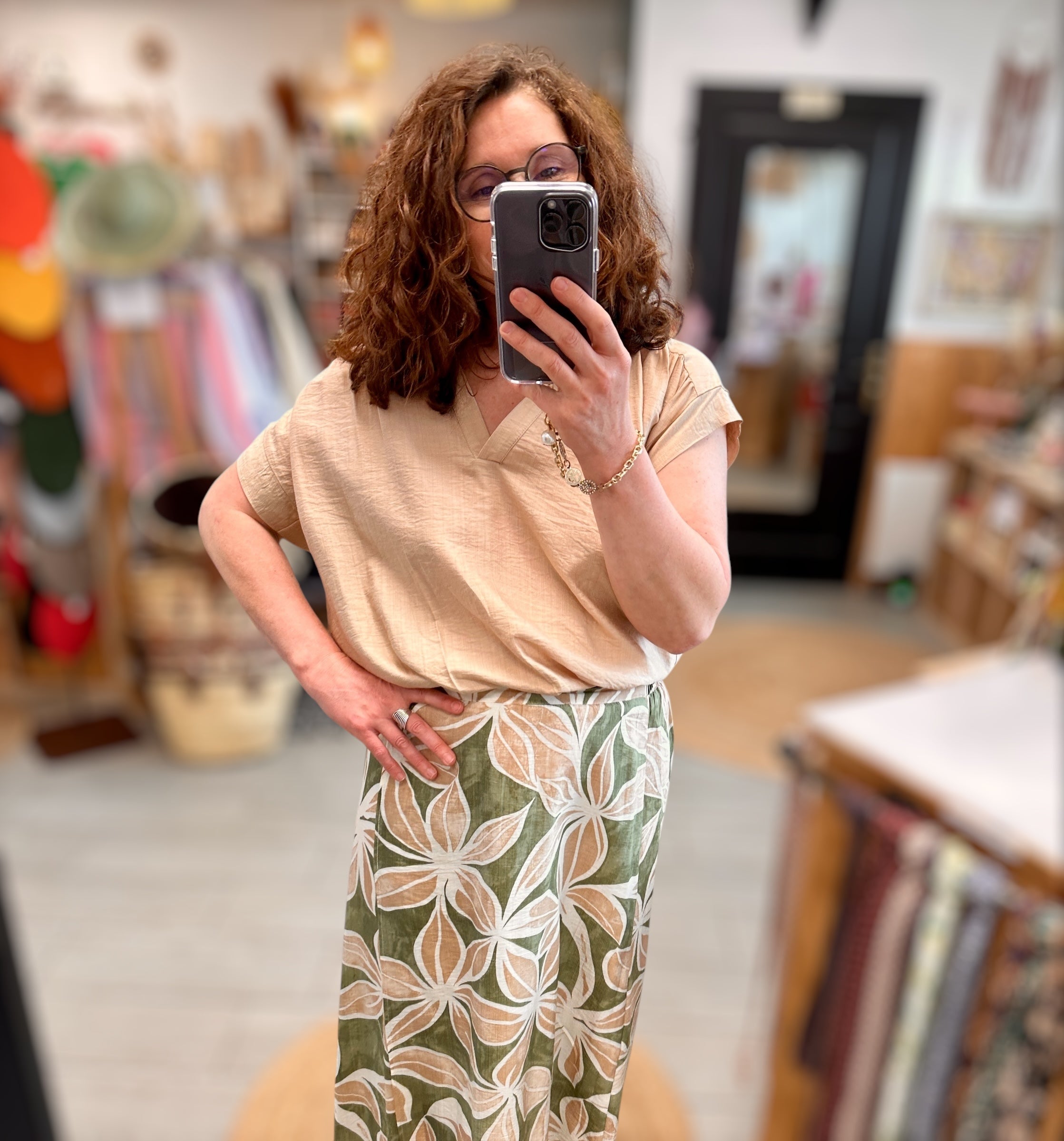 Blouse camel fluide manches courtes col V, idéal grandes tailles pour les beaux jours 642540 64240