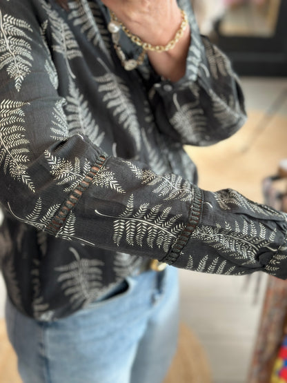 Blouse fluide kaki à imprimé fougère, chic et facile à associer pour l'automne - Abana Boutique 64240