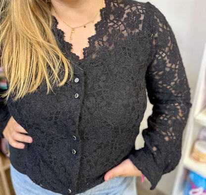chemisier en dentelle noire manches longues boutonné - abana 64480