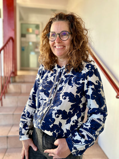 blouse élégante à motif végétal bleu et blanc - abana 64310