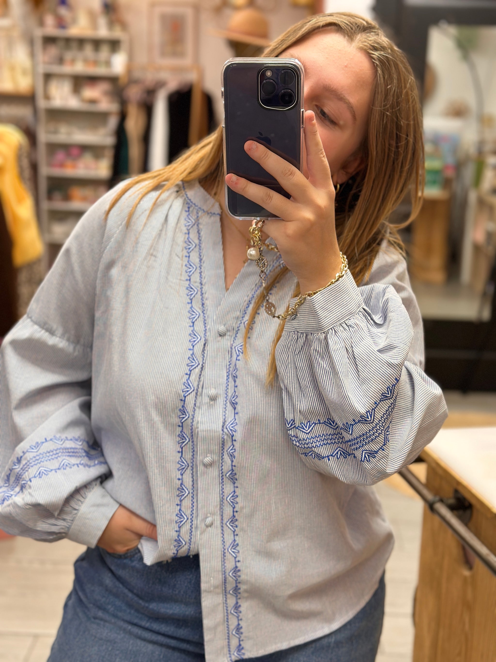 Blouse bohème grande taille bleu et blanc manches ballon brodées - Abana 64310