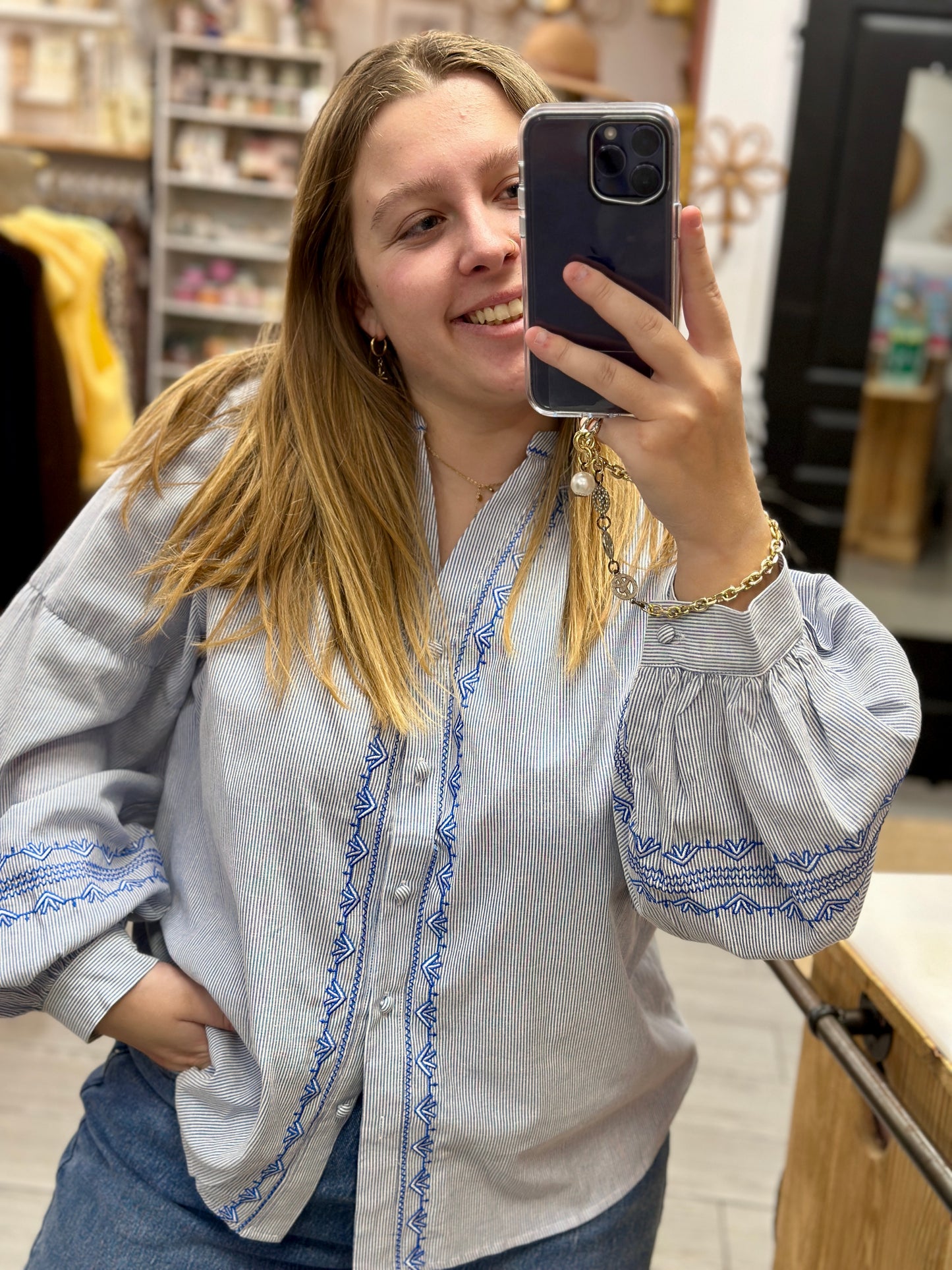 Blouse bohème grande taille bleu et blanc manches ballon brodées - Abana 64250