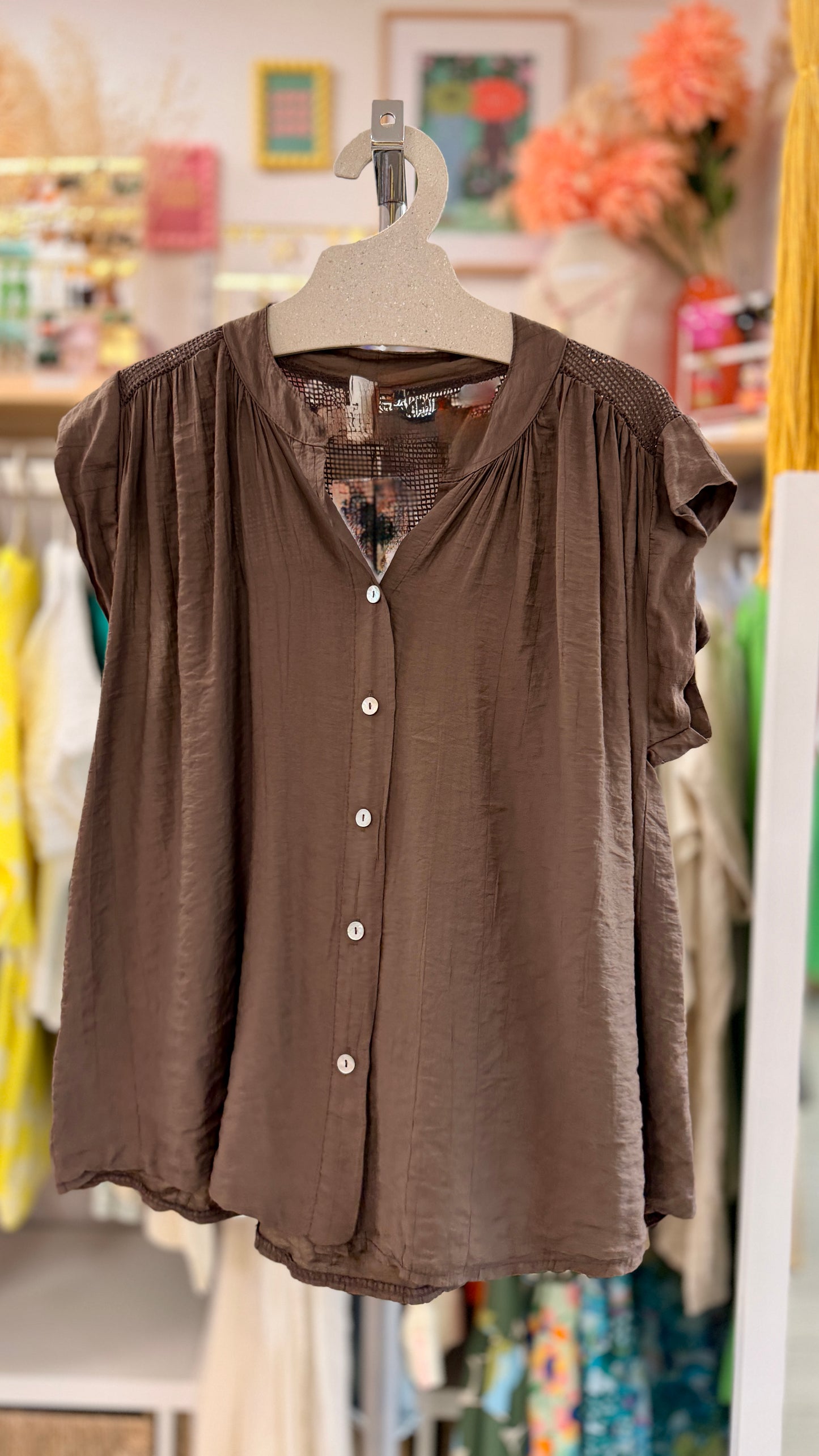 blouse marron foncé chocolat a boutons ajouré taille unique mode femme april vintage in april 1986 lyon saint etienne annonay