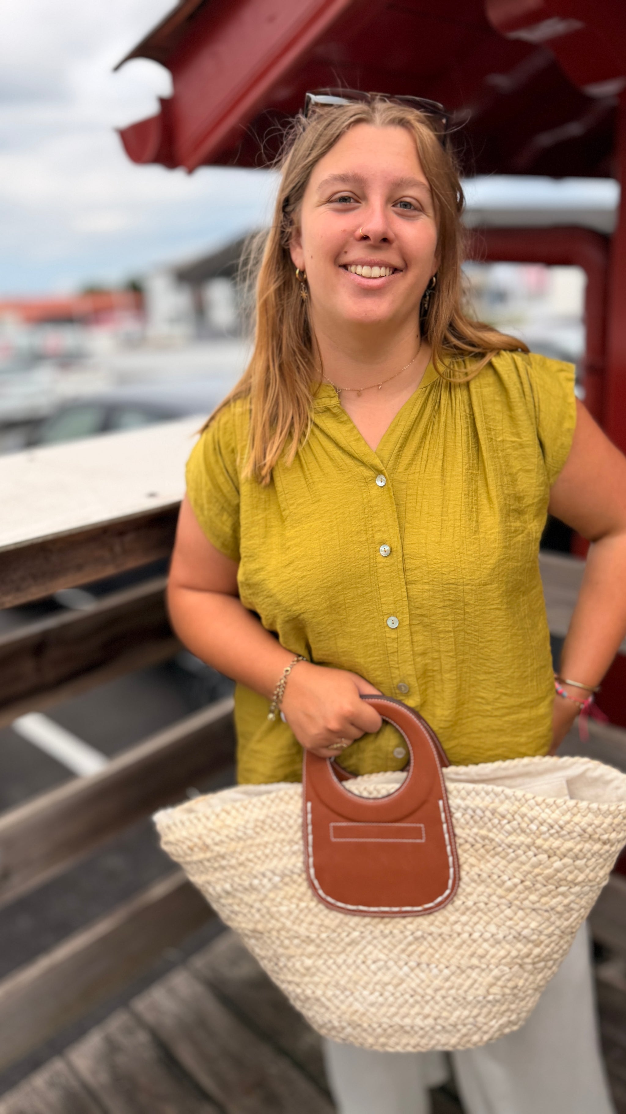 blouse fluide vert olive ajouré oversize taille unique mode femme tendance isla bonita adore paris toulon la garde la seyne sur mer le revest les eaux