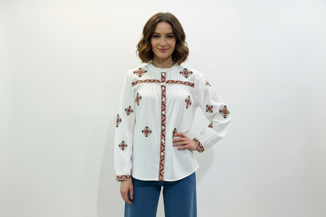 Blouse blanche femme à broderies florales et détails ethniques, manches longues et coupe fluide - Abana 64480