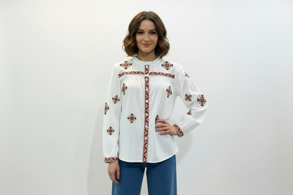 Blouse blanche femme à broderies florales et détails ethniques, manches longues et coupe fluide - Abana 64480