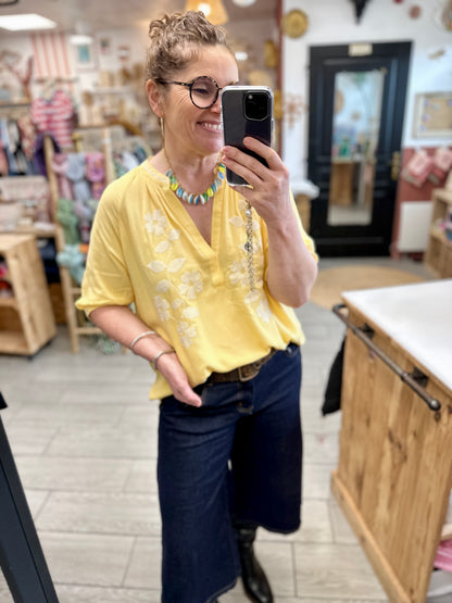 chemise jaune paille broderie blanc majolica hossegor