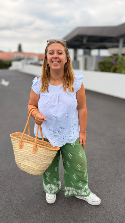 blouse blanche fluide avec broderies et manches volantées mode femme méze sète frontignan gigean lacomy maelle 