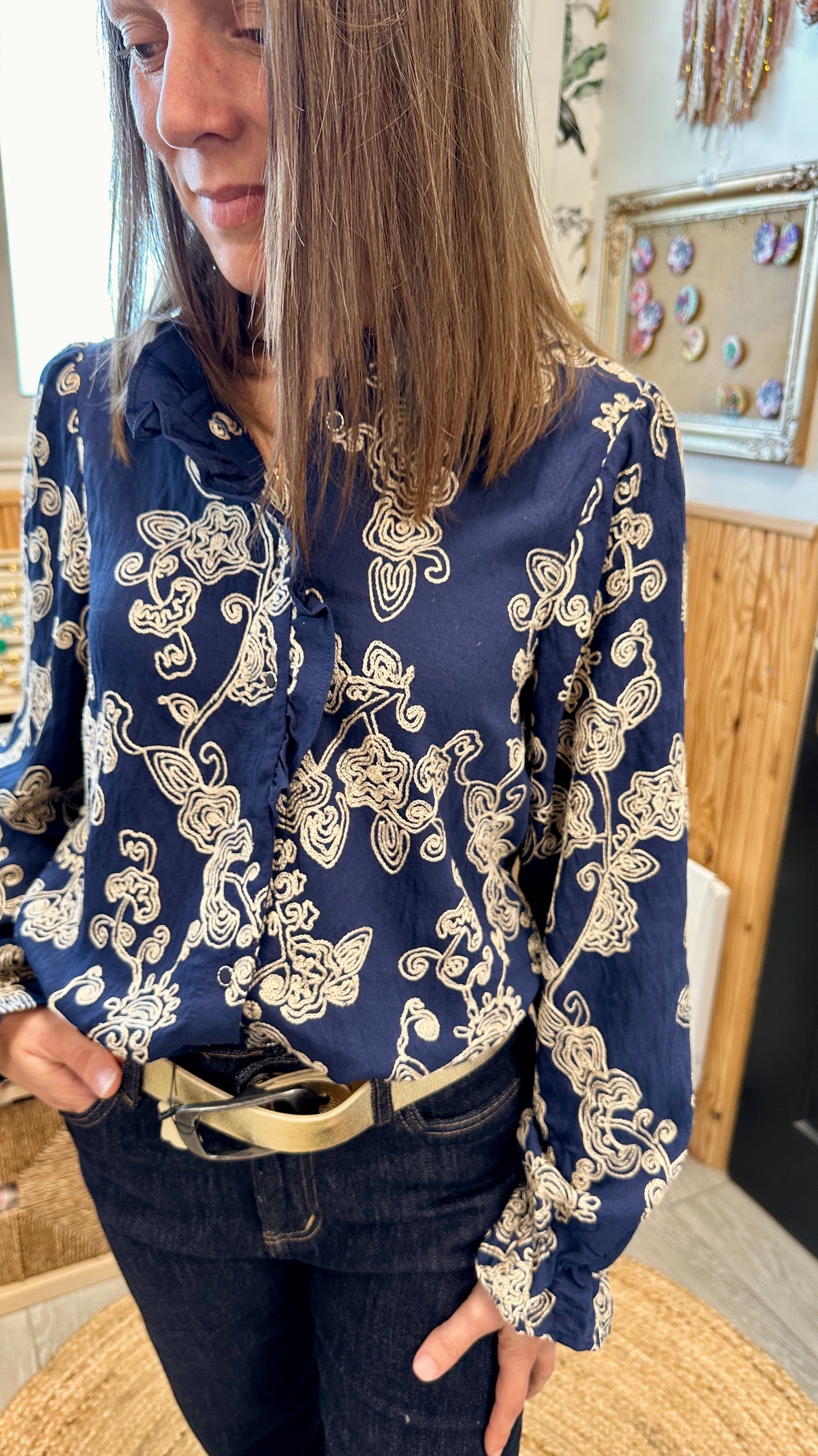 Blouse femme bleue brodée camel doré Eline - Abana 64480