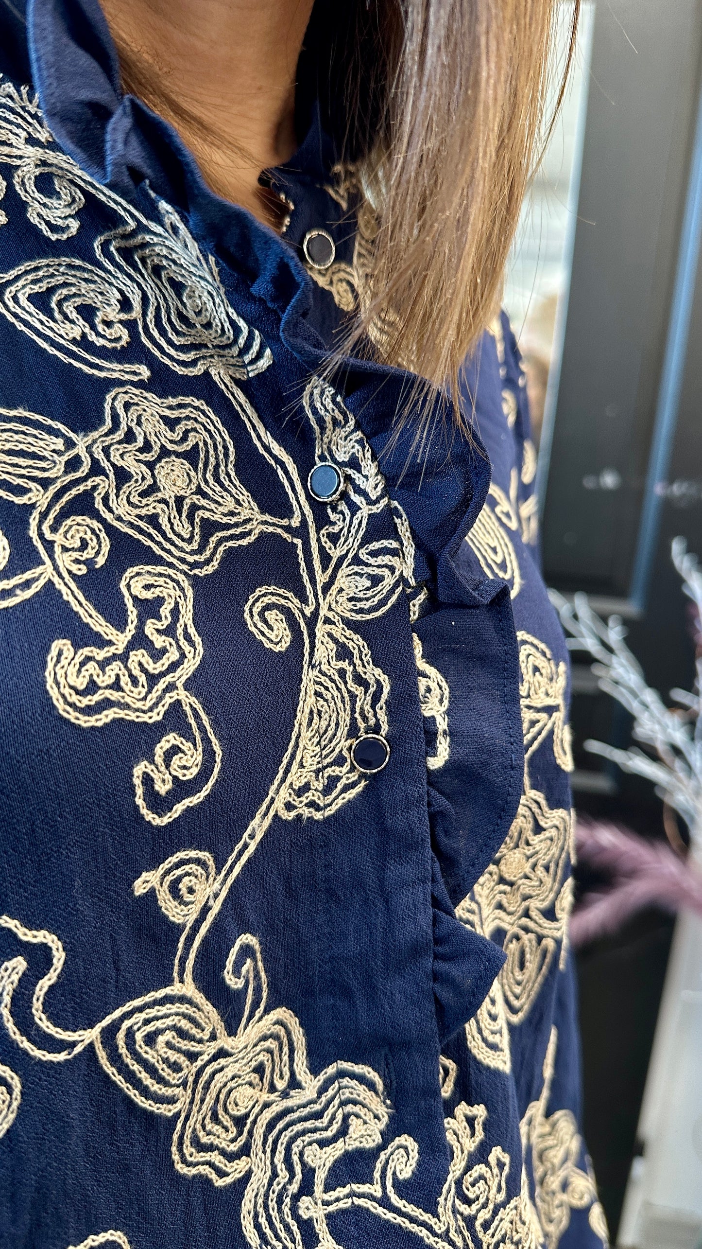 Blouse chic femme en tissu léger brodé - Abana 64240