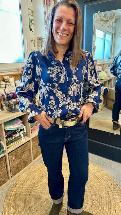 Tenue féminine avec blouse bleue brodée dorée - Abana 64990