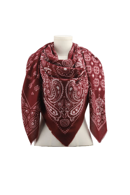 🧣 Foulard carré à imprimé bandana – Douceur & Style assuré