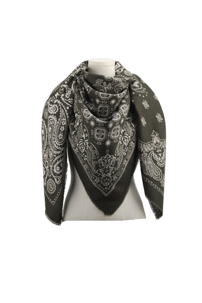🧣 Foulard carré à imprimé bandana – Douceur & Style assuré