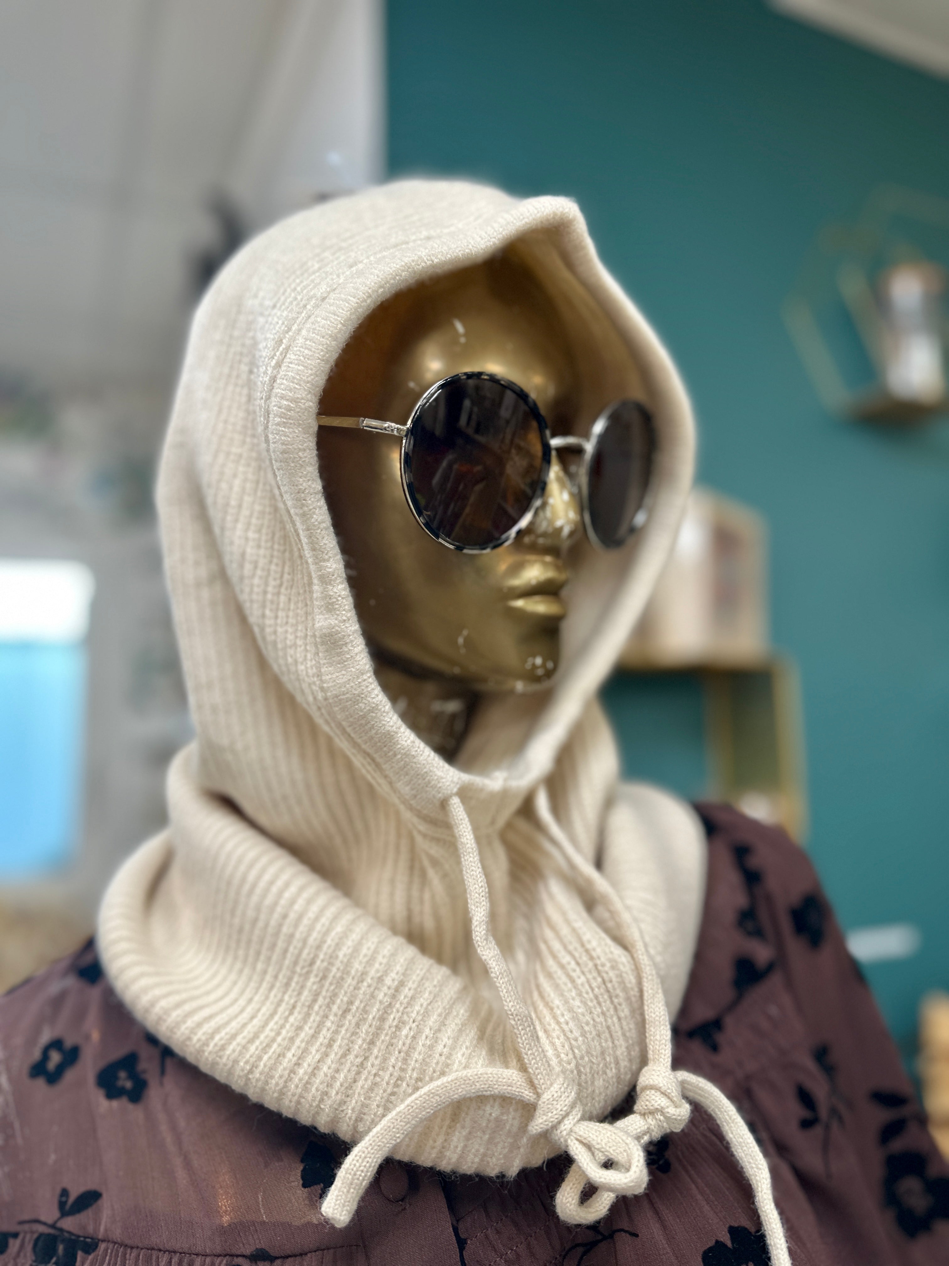 Cagoule chaude en maille douce écrue - Abana 64310