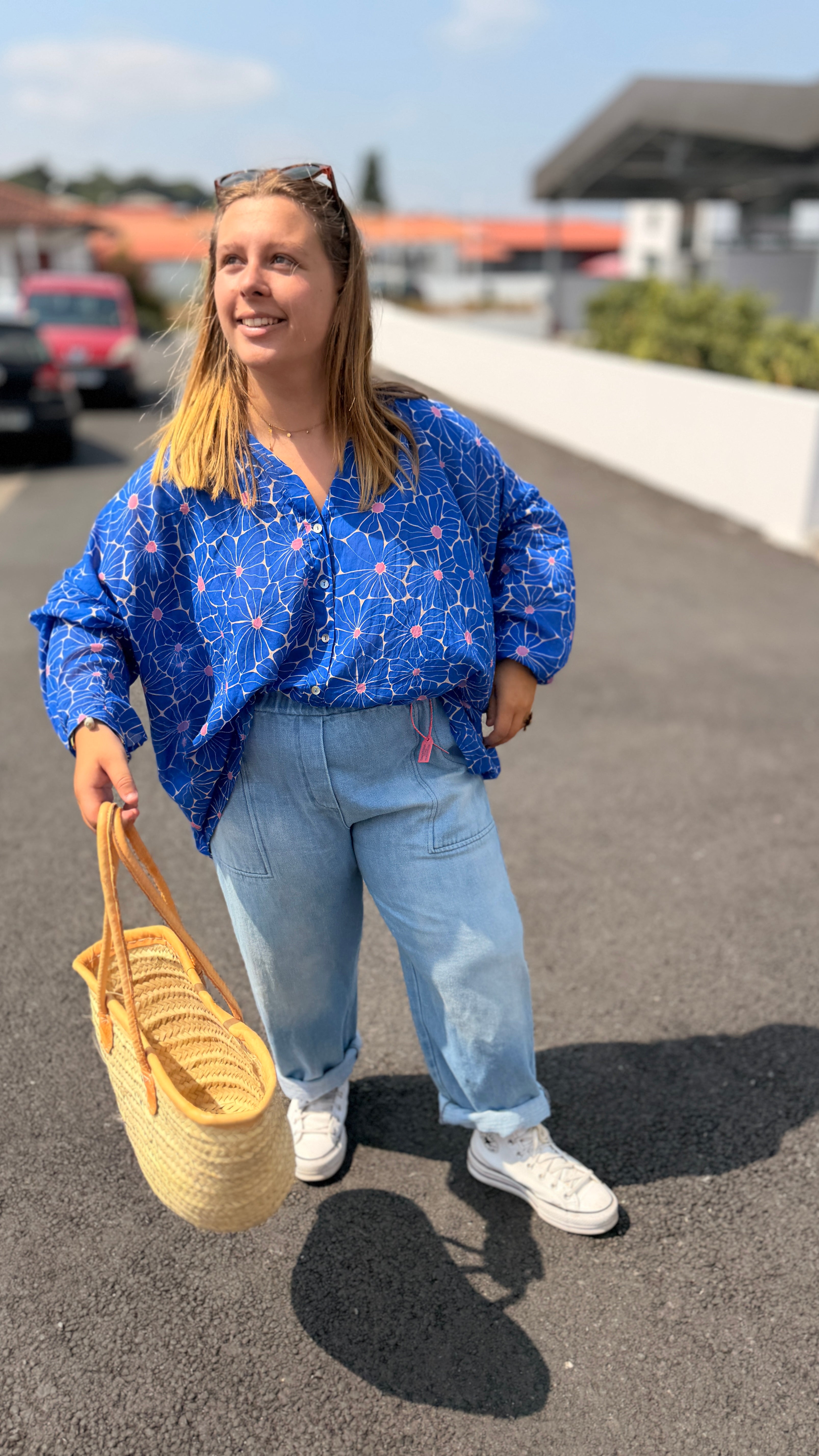 chemise cameron bleu imprimé fleurie col v boutons manches elastiques mode femme grande taille marque francaise durable banditas from marseille auch tarbes lourdes vic en bigorre