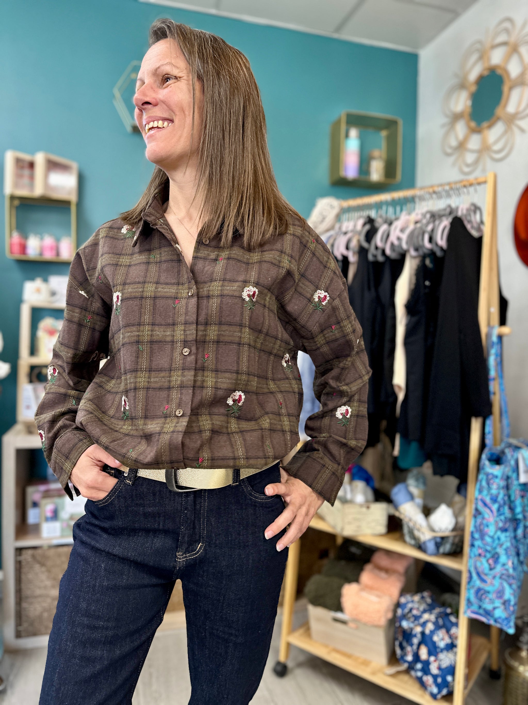 Look automne avec chemise chaude à carreaux et col classique - Abana 64990