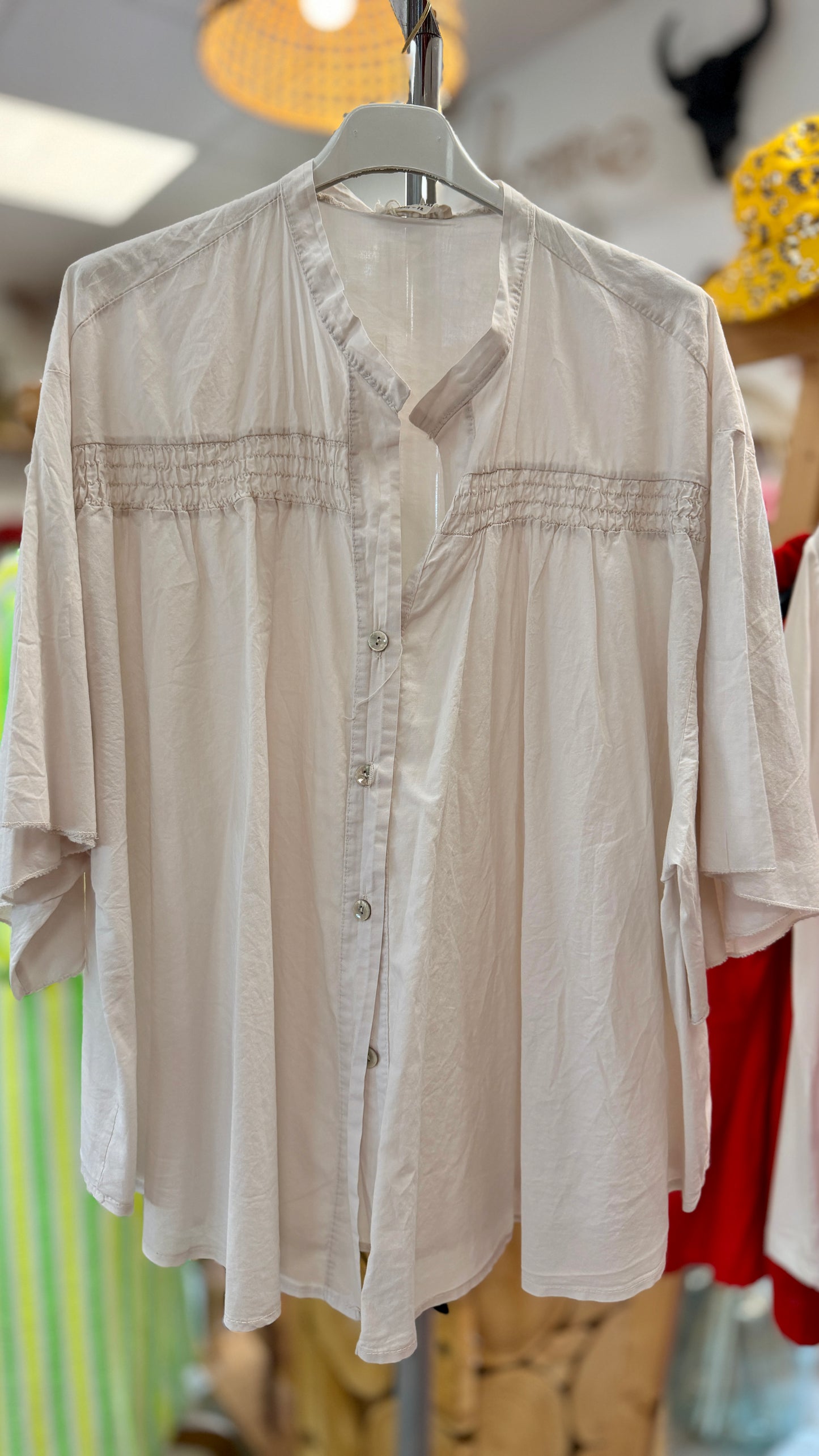 chemise fluide grande taille ecru grisatre mode grande taille femme du 40 au 50 banditas from marseille pepouz aix en provence marseille toulon