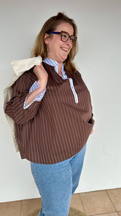 Look casual chic avec blouse ample rayée du 44 au 50 - Abana Boutique 64250