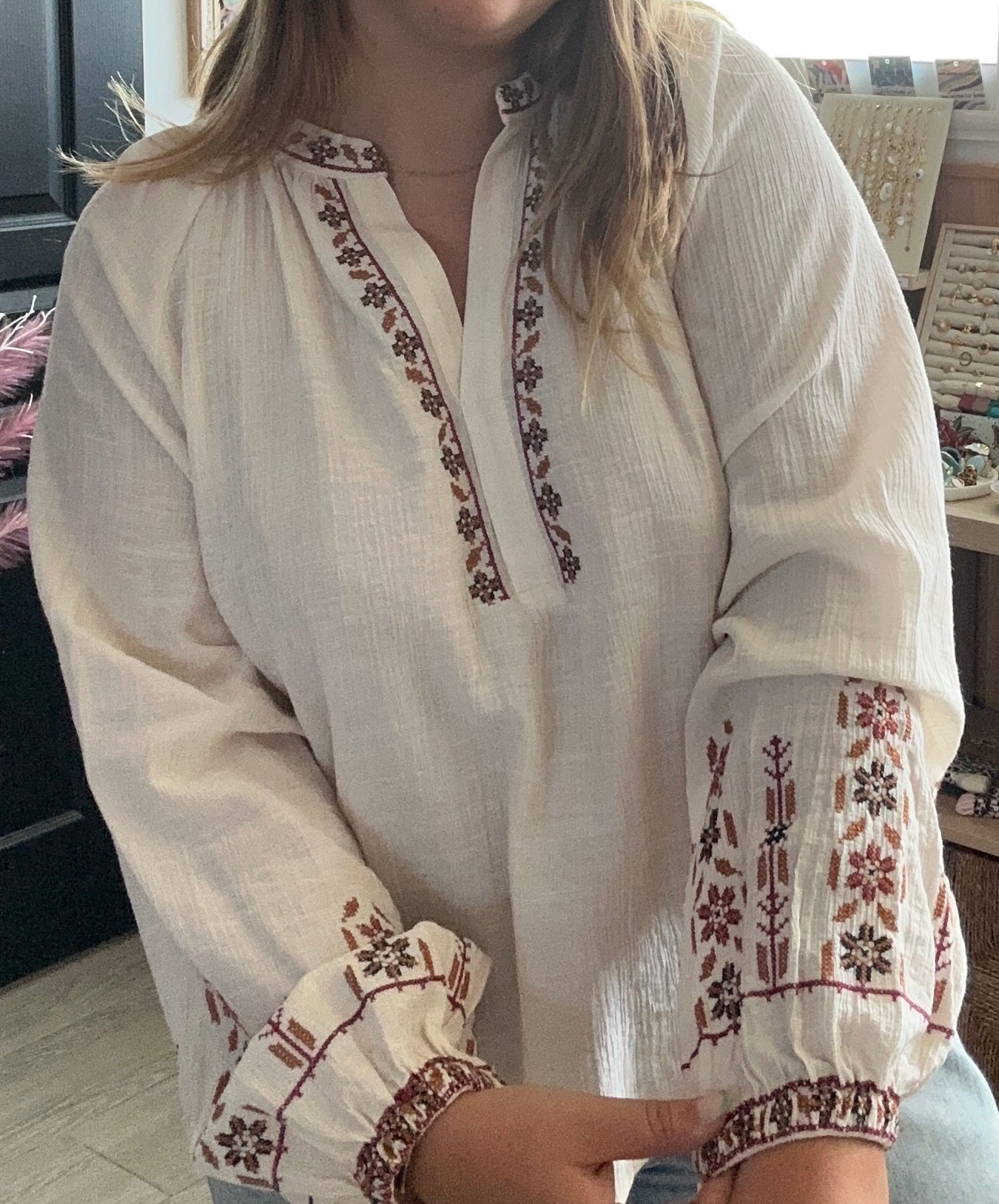 Blouse bohème blanche fluide brodée femme col tunisien – Abana 64250