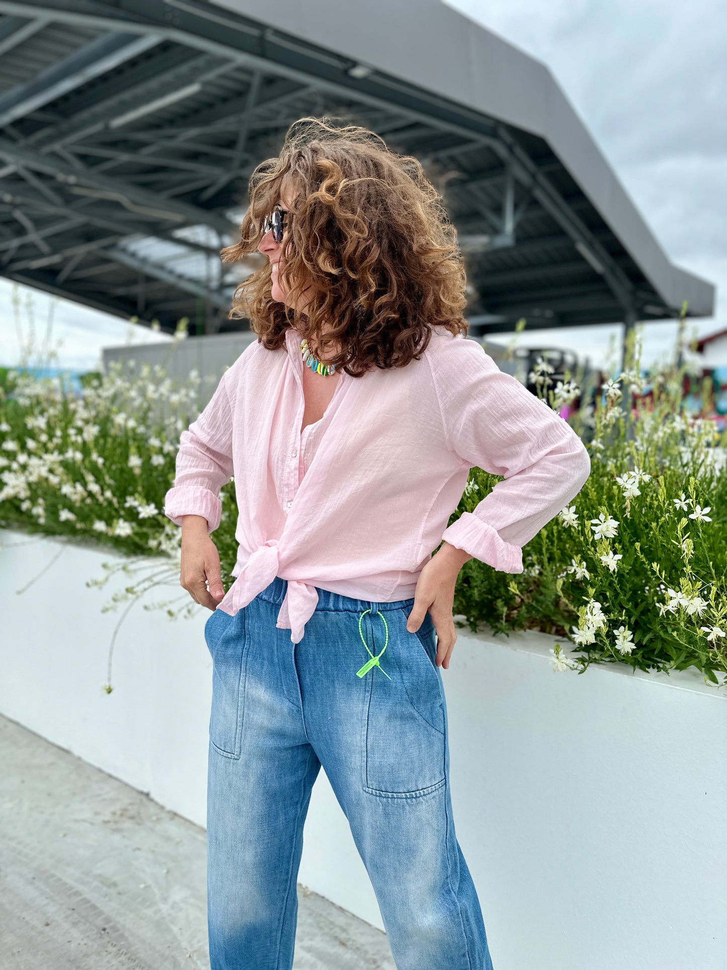 chemise melfi rose clair et pantalon banditas from marseille paris poitiers tours