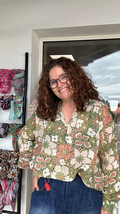 Blouse fleurie verte et corail manches longues fluide bohème – Abana Boutique Ustaritz
