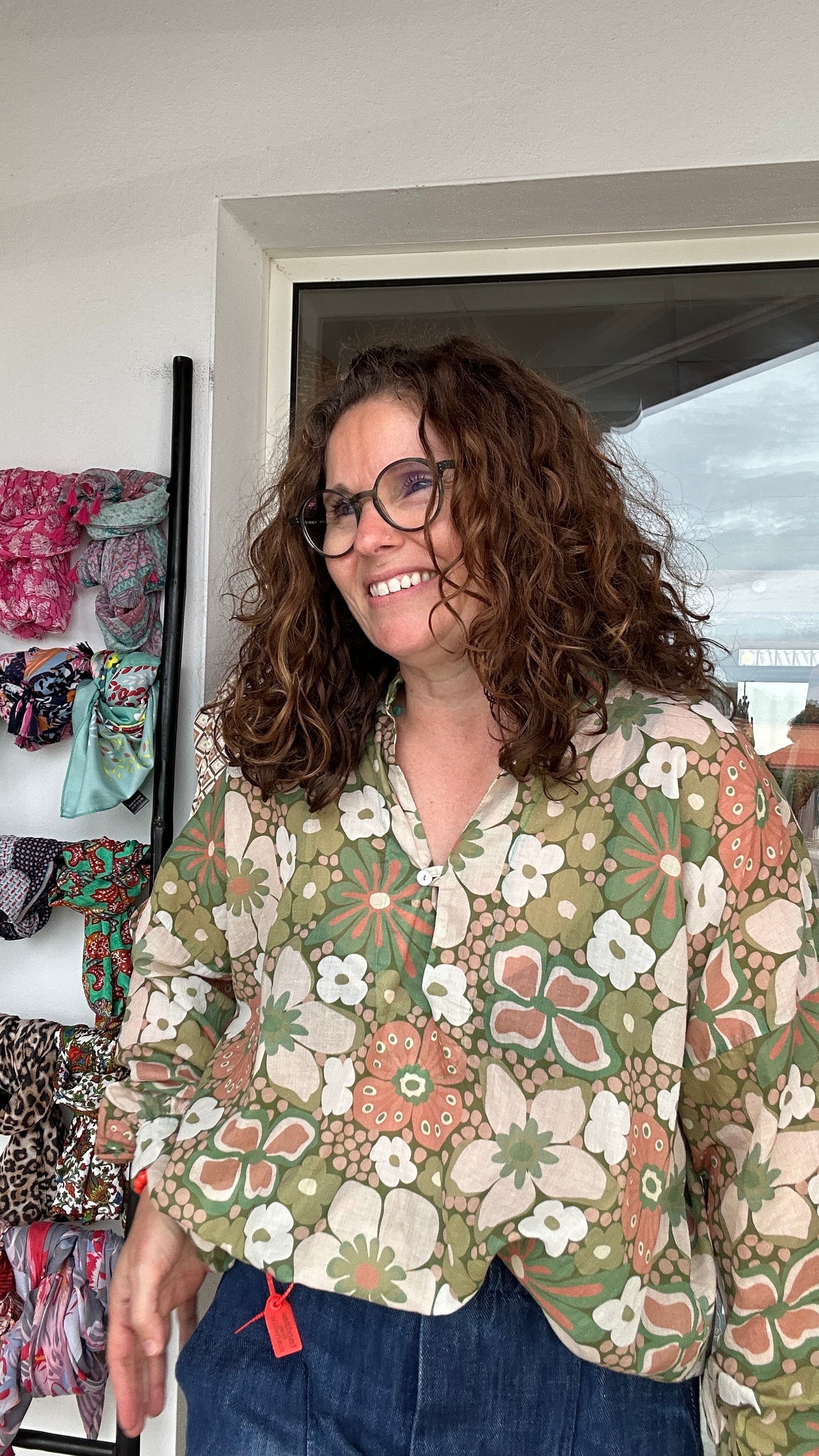 Blouse légère imprimé fleuri vert et corail manches longues – Abana Ustaritz 64480