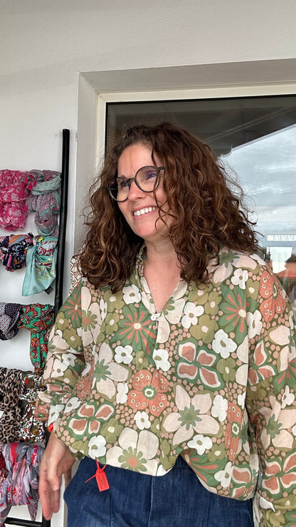 Blouse légère imprimé fleuri vert et corail manches longues – Abana Ustaritz 64480