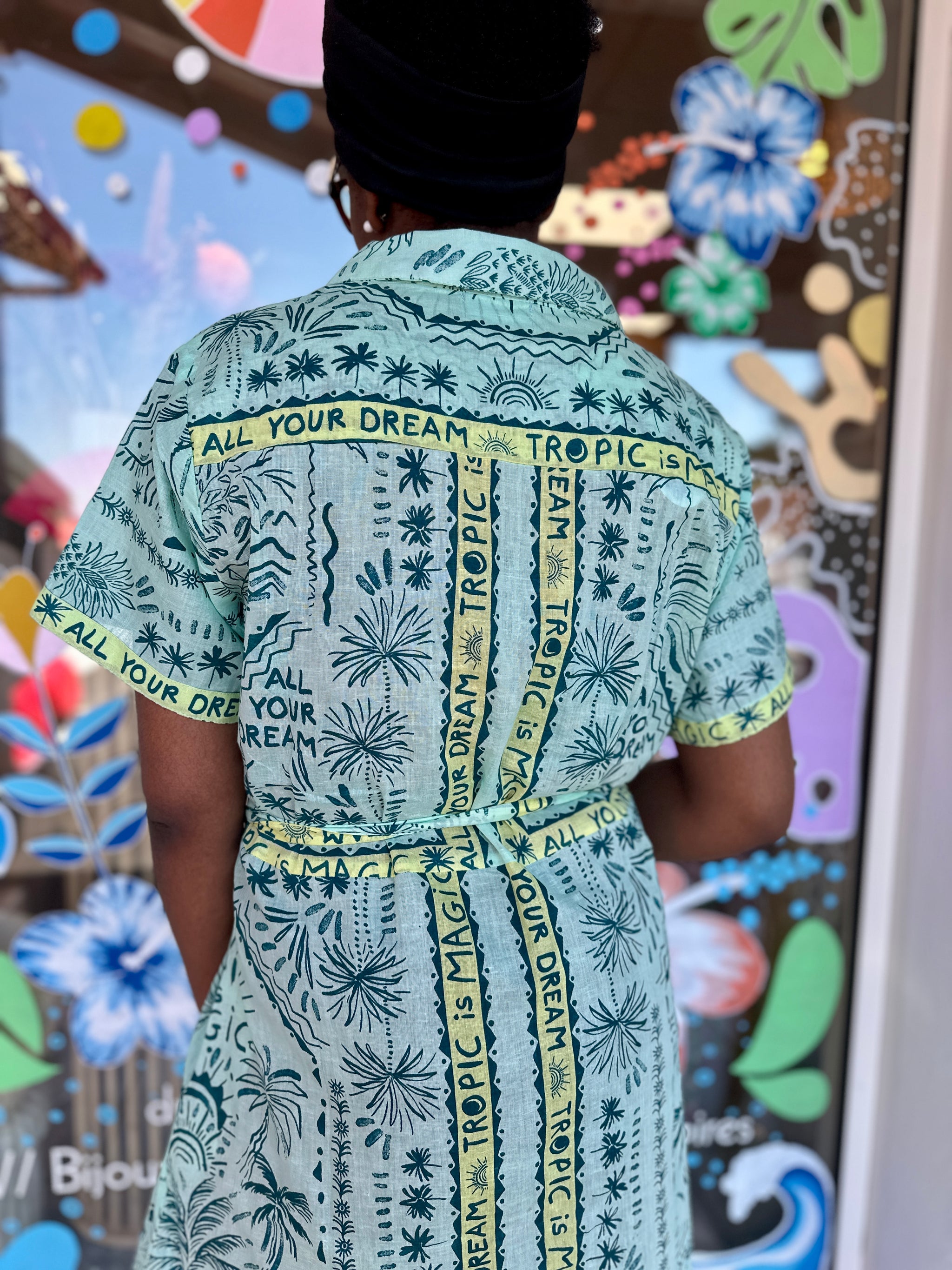 zoom sur le dos de la robe avec imprime et motif ete vert tropical adore paris maelle c melodie pau tares hossegor arcachon ychoux