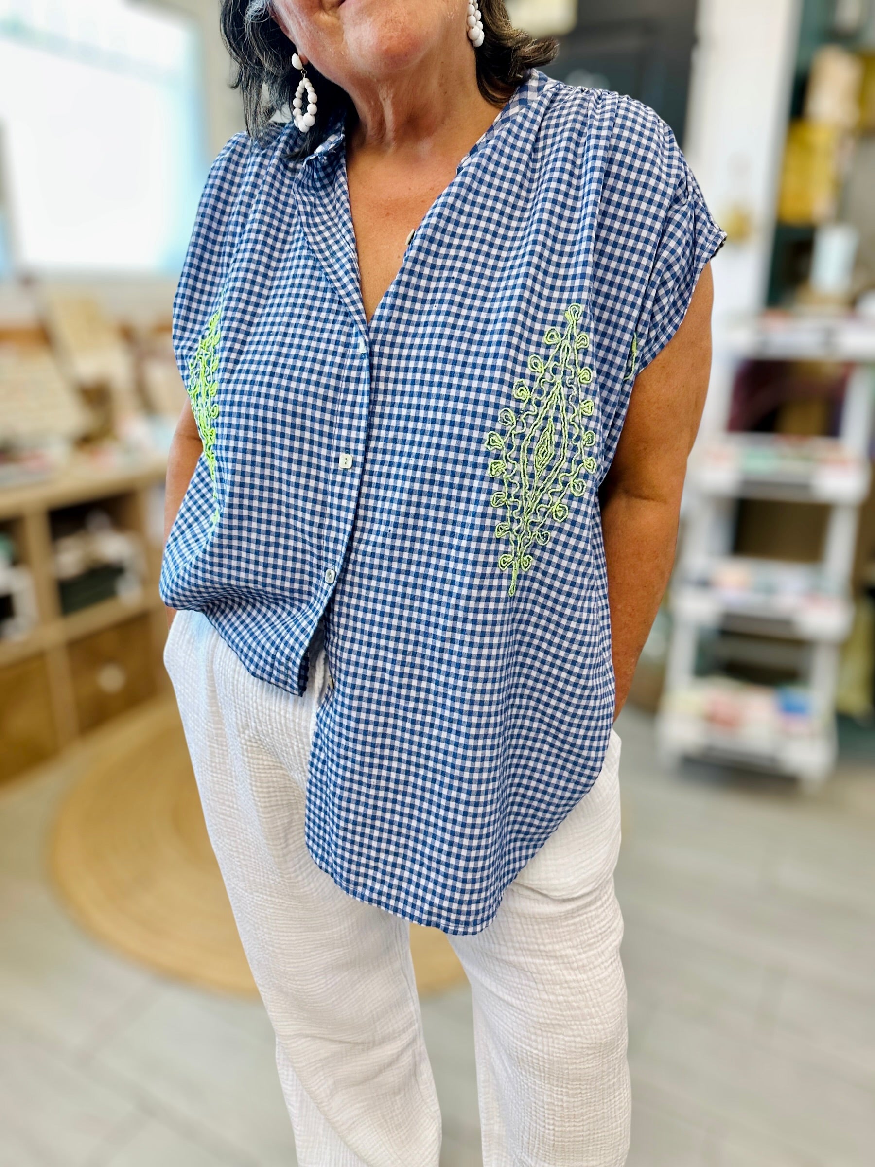 Chemise brodée grandes tailles convient jusqu’au 48 motif vichy à découvrir chez boutique Abana 